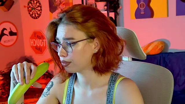 Snapshot of SeraphineDuskryn chatting on 07/28/26, 06:07 SeraphineDuskryn online show from 07/28/26, 06:07