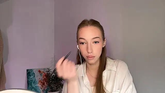 TraceyHowey online show from 06/14/26, 08:27