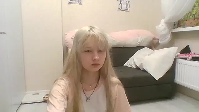 Snapshot of DinaKolter chatting on 07/17/26, 05:07 DinaKolter online show from 07/17/26, 05:07