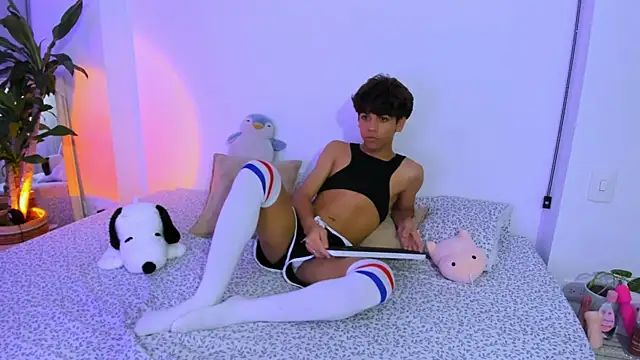 Snapshot of Samy_Twink chatting on 06/23/26, 02:42 Samy Twink online show from 06/23/26, 02:42