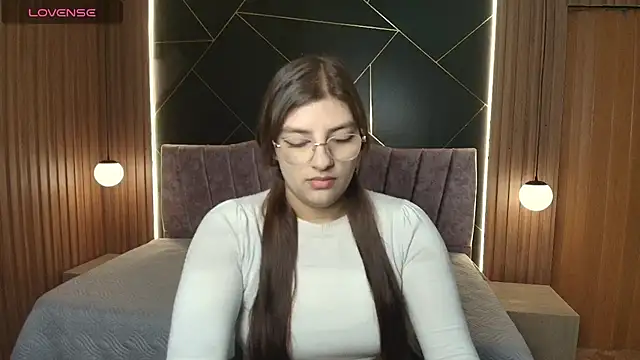 IsisRosee online show from 06/30/26, 12:06