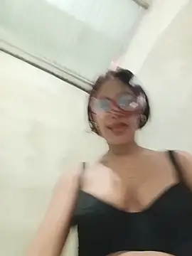Snapshot of dulce_amber21 chatting on 06/11/26, 12:36 dulce amber21 online show from 06/11/26, 12:36