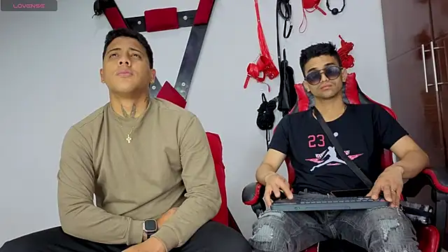 Snapshot of Alejandro_and_Deiby chatting on 06/19/26, 03:00 Alejandro and Deiby online show from 06/19/26, 03:00