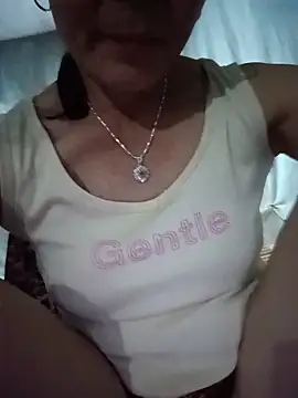 Snapshot of po_sexy chatting on 06/17/26, 01:45 po sexy online show from 06/17/26, 01:45