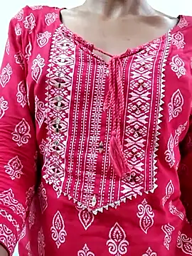Snapshot of simran_kaur01 chatting on 06/11/26, 07:28 simran kaur01 online show from 06/11/26, 07:28