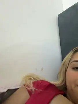 Snapshot of hannie- chatting on 07/31/26, 05:40 hannie- online show from 07/31/26, 05:40