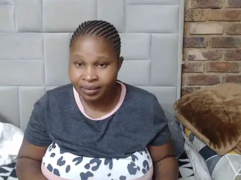 Snapshot of Loyal_Alisha chatting on 06/12/26, 03:33 Loyal Alisha online show from 06/12/26, 03:33