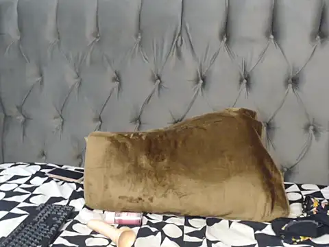 Snapshot of Loyal_Alisha chatting on 06/25/26, 05:12 Loyal Alisha online show from 06/25/26, 05:12