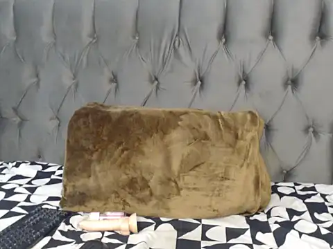 Snapshot of Loyal_Alisha chatting on 06/25/26, 05:17 Loyal Alisha online show from 06/25/26, 05:17
