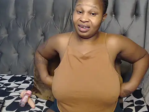 Snapshot of Loyal_Alisha chatting on 07/07/26, 07:23 Loyal Alisha online show from 07/07/26, 07:23