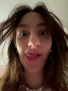 Snapshot of Violet_Velvet chatting on 06/18/26, 06:23 Violet Velvet online show from 06/18/26, 06:23