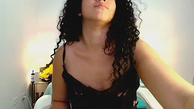 Snapshot of Isabella_Sophia19 chatting on 07/18/26, 04:38 Isabella Sophia19 online show from 07/18/26, 04:38