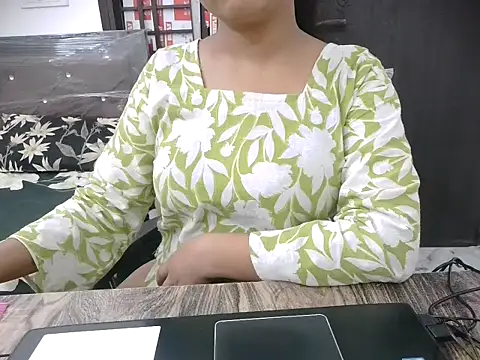 Snapshot of Bold-Divya1 chatting on 06/19/26, 03:44 Bold-Divya1 online show from 06/19/26, 03:44