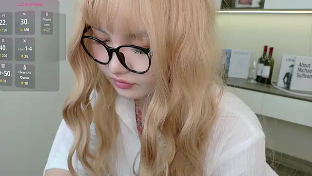 Snapshot of sakuraclover chatting on 06/20/26, 03:53 sakuraclover online show from 06/20/26, 03:53