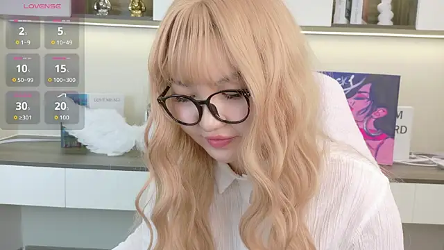 Snapshot of sakuraclover chatting on 07/06/26, 12:13 sakuraclover online show from 07/06/26, 12:13