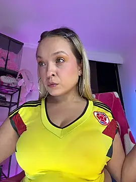 Snapshot of SaraAvila chatting on 06/18/26, 04:02 SaraAvila online show from 06/18/26, 04:02