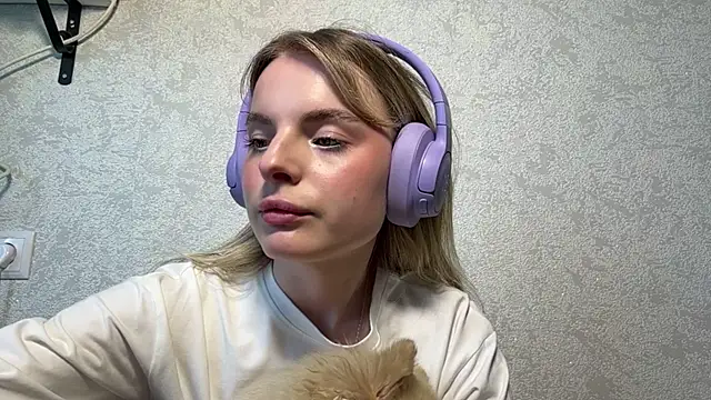 Snapshot of TeodoraBinney chatting on 06/19/26, 01:15 TeodoraBinney online show from 06/19/26, 01:15