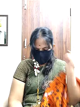 Snapshot of Tamil_white_beauty chatting on 06/21/26, 05:15 Tamil white beauty online show from 06/21/26, 05:15