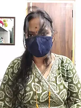 Snapshot of Tamil_white_beauty chatting on 06/24/26, 07:18 Tamil white beauty online show from 06/24/26, 07:18