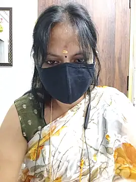 Snapshot of Tamil_white_beauty chatting on 06/24/26, 07:24 Tamil white beauty online show from 06/24/26, 07:24