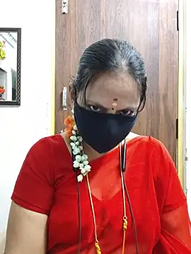 Snapshot of Tamil_white_beauty chatting on 07/04/26, 01:17 Tamil white beauty online show from 07/04/26, 01:17