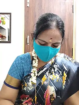 Snapshot of Tamil_white_beauty chatting on 07/14/26, 06:29 Tamil white beauty online show from 07/14/26, 06:29