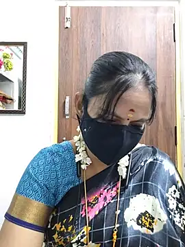 Snapshot of Tamil_white_beauty chatting on 07/14/26, 04:45 Tamil white beauty online show from 07/14/26, 04:45