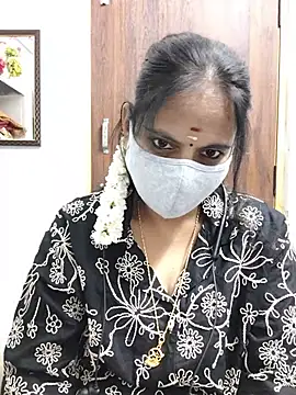 Snapshot of Tamil_white_beauty chatting on 07/15/26, 06:46 Tamil white beauty online show from 07/15/26, 06:46