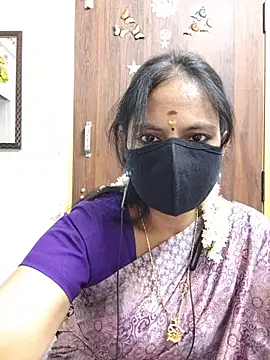 Snapshot of Tamil_white_beauty chatting on 07/18/26, 06:45 Tamil white beauty online show from 07/18/26, 06:45