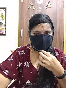 Snapshot of Tamil_white_beauty chatting on 07/22/26, 08:28 Tamil white beauty online show from 07/22/26, 08:28