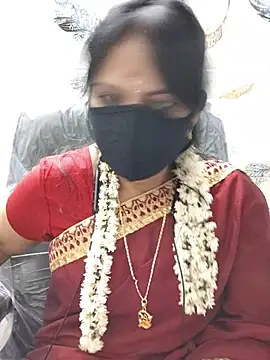 Snapshot of Tamil_white_beauty chatting on 07/28/26, 07:39 Tamil white beauty online show from 07/28/26, 07:39