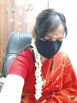 Snapshot of Tamil_white_beauty chatting on 07/31/26, 06:40 Tamil white beauty online show from 07/31/26, 06:40