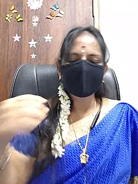 Snapshot of Tamil_white_beauty chatting on 08/01/26, 05:23 Tamil white beauty online show from 08/01/26, 05:23