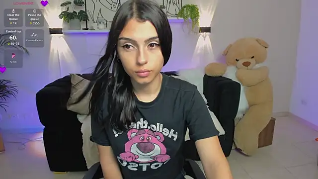 Snapshot of Susy_Doll1 chatting on 07/04/26, 02:23 Susy Doll1 online show from 07/04/26, 02:23