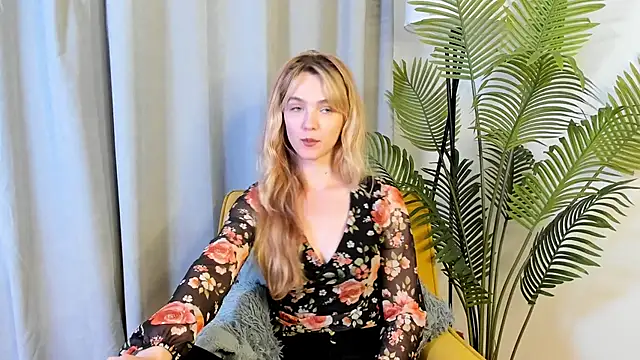 Snapshot of MarielRoloson chatting on 06/15/26, 05:15 MarielRoloson online show from 06/15/26, 05:15