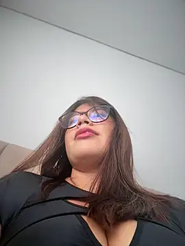 Saracalderon online show from 07/15/26, 01:16