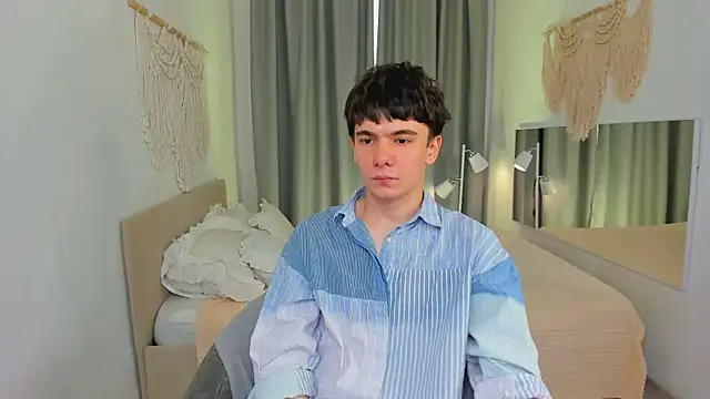 Snapshot of Ethan_Crowe chatting on 07/31/26, 10:58 Ethan Crowe online show from 07/31/26, 10:58