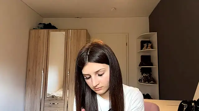 Snapshot of SpanishRooter chatting on 06/14/26, 05:37 SpanishRooter online show from 06/14/26, 05:37