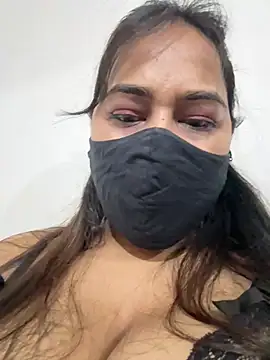 Snapshot of vaani_tyagi chatting on 07/21/26, 03:03 vaani tyagi online show from 07/21/26, 03:03