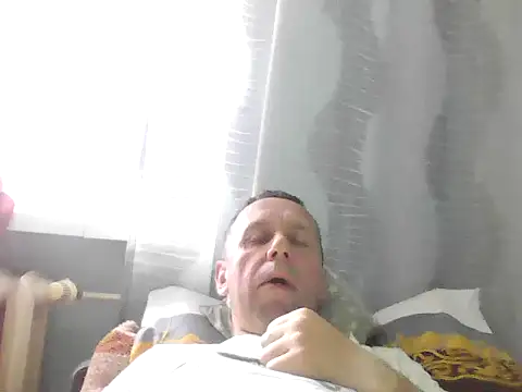 Snapshot of RafalekRozmarynowski81 chatting on 06/15/26, 03:25 RafalekRozmarynowski81 online show from 06/15/26, 03:25