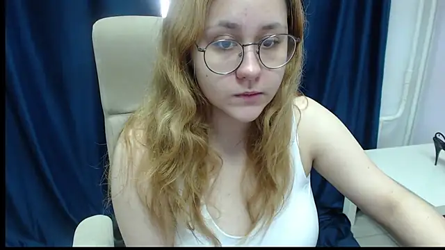 Snapshot of Judith_hypnosiss chatting on 06/18/26, 05:30 Judith hypnosiss online show from 06/18/26, 05:30