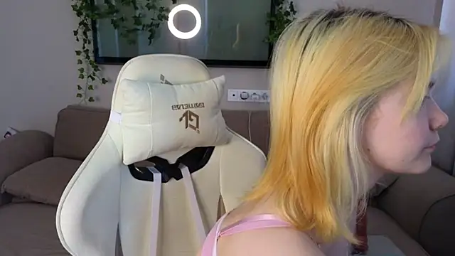 Emily Miu online show from 06/19/26, 03:22