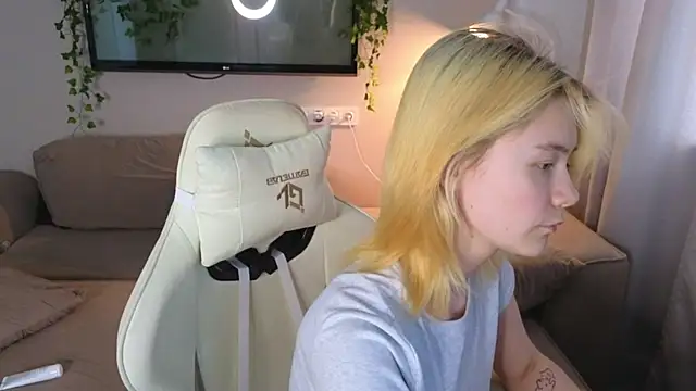Emily Miu online show from 07/14/26, 02:05
