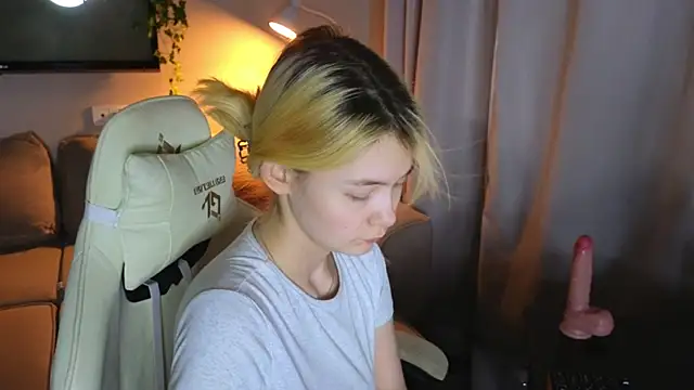 Emily Miu online show from 07/21/26, 11:18