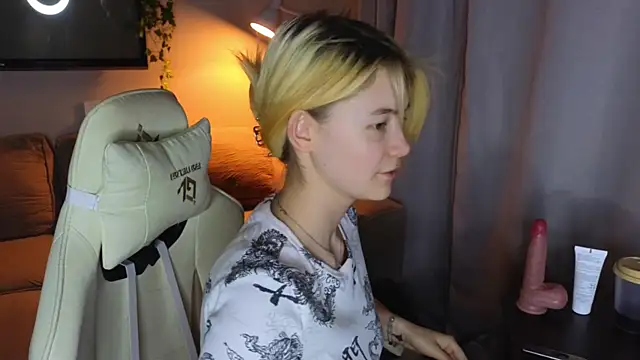 Emily Miu online show from 07/25/26, 10:18