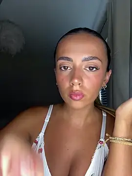 Snapshot of Harrietbronzex chatting on 06/20/26, 01:36 Harrietbronzex online show from 06/20/26, 01:36