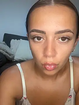 Snapshot of Harrietbronzex chatting on 07/23/26, 01:20 Harrietbronzex online show from 07/23/26, 01:20