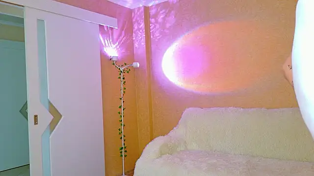 Snapshot of SweeetMia chatting on 06/25/26, 05:12 SweeetMia online show from 06/25/26, 05:12