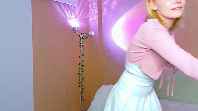 Snapshot of SweeetMia chatting on 07/10/26, 03:00 SweeetMia online show from 07/10/26, 03:00