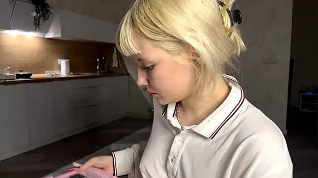 Emillema online show from 06/16/26, 10:34